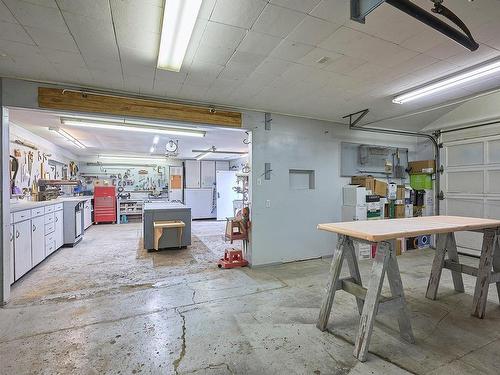 150 Corfield St North, Parksville, BC - Indoor Photo Showing Garage