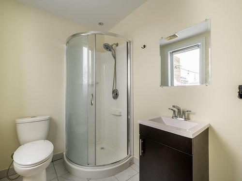 Salle de bains attenante Ã  la CCP - 6-1240 Rue St-Timothée, Montréal (Ville-Marie), QC - Indoor Photo Showing Bathroom