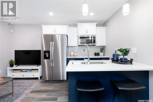 282 Schmeiser Bend, Saskatoon, SK - Indoor Photo Showing Kitchen With Stainless Steel Kitchen With Double Sink With Upgraded Kitchen