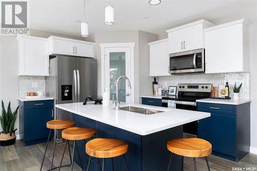 306 Schmeiser Bend, Saskatoon, SK - Indoor Photo Showing Kitchen With Stainless Steel Kitchen With Double Sink With Upgraded Kitchen
