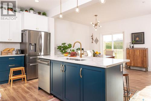 290 Schmeiser Bend, Saskatoon, SK - Indoor Photo Showing Kitchen With Stainless Steel Kitchen With Double Sink With Upgraded Kitchen