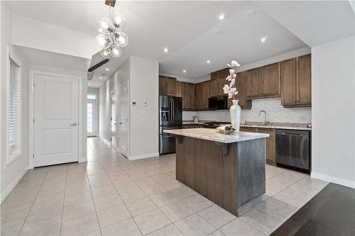 30 Times Square Boulevard|Unit #37, Stoney Creek, ON - Indoor Photo Showing Kitchen With Upgraded Kitchen