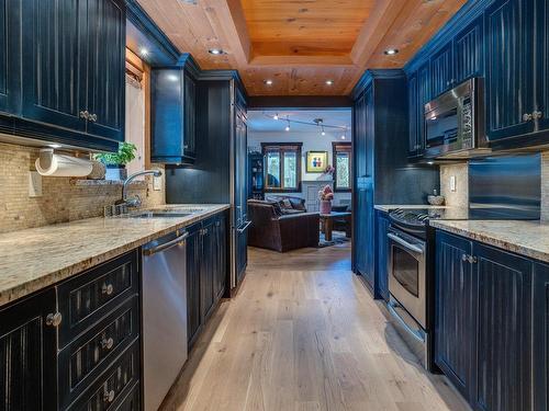 Kitchen - 22 Rue Des Vignes, Austin, QC - Indoor Photo Showing Kitchen With Upgraded Kitchen