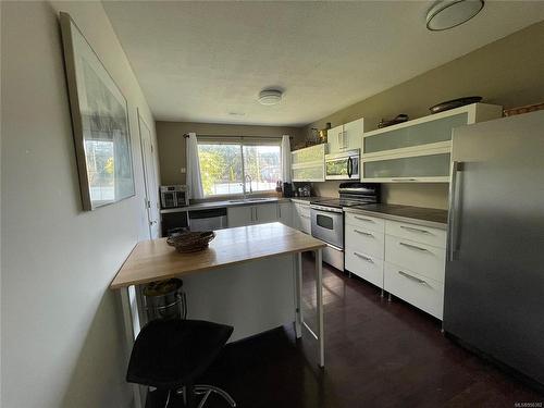 2728 8Th Ave, Port Alberni, BC - Indoor Photo Showing Kitchen