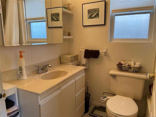 2728 8Th Ave, Port Alberni, BC - Indoor Photo Showing Bathroom