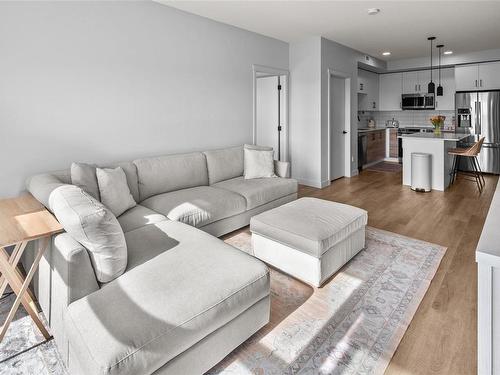 611-2469 Gateway Rd, Langford, BC - Indoor Photo Showing Living Room