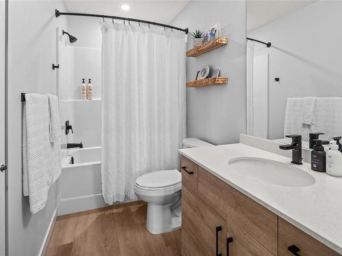 611-2469 Gateway Rd, Langford, BC - Indoor Photo Showing Bathroom