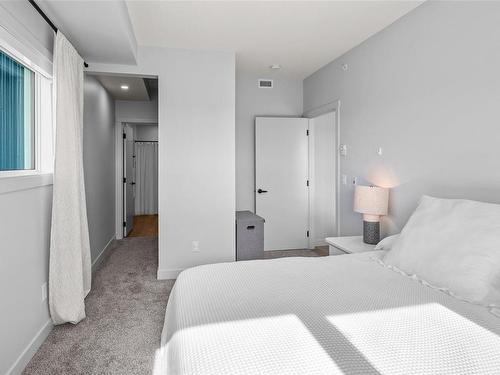 611-2469 Gateway Rd, Langford, BC - Indoor Photo Showing Bedroom