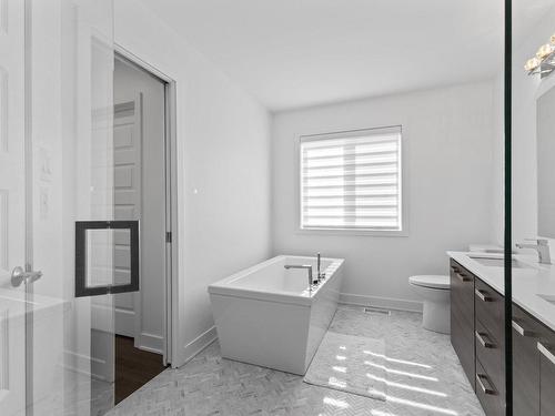Salle de bains attenante Ã  la CCP - 3124 Rue Édouard-Harbec, Carignan, QC - Indoor Photo Showing Bathroom