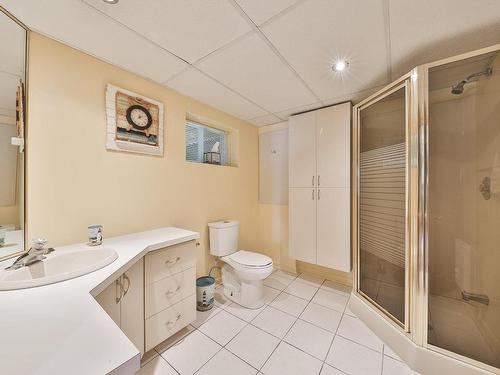 Bathroom - 11 Ch. Coutu, Saint-Donat, QC - Indoor Photo Showing Bathroom