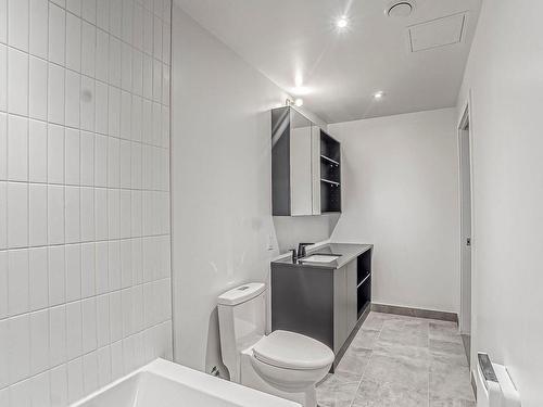Bathroom - 109-4240 Rue Augustin-Frigon, Montréal (Rosemont/La Petite-Patrie), QC - Indoor Photo Showing Bathroom