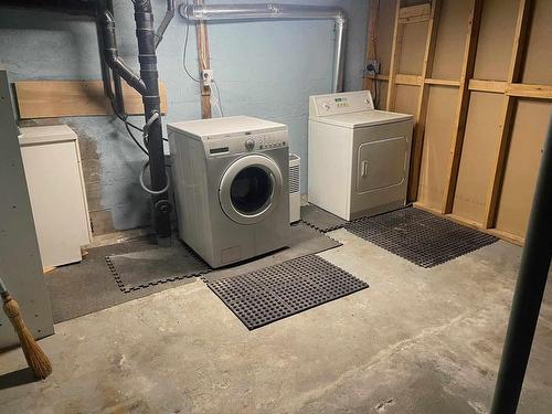11 Johnson Avenue, Thunder Bay, ON - Indoor Photo Showing Laundry Room