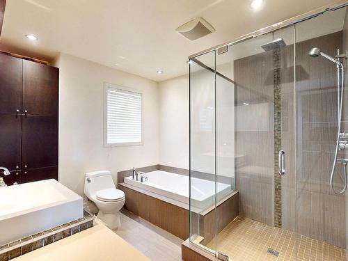 Salle de bains attenante Ã  la CCP - 16425 Rue De L'Esplanade, Mirabel, QC - Indoor Photo Showing Bathroom