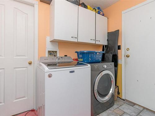 6006 Sunset Rd, Nanaimo, BC - Indoor Photo Showing Laundry Room