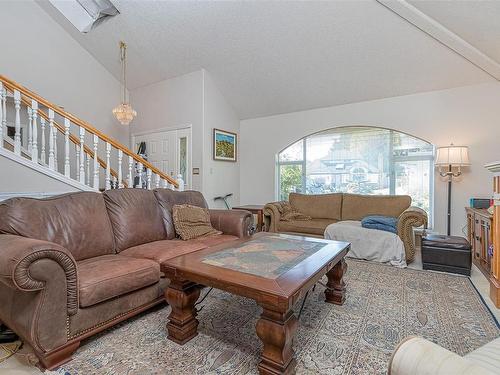 6006 Sunset Rd, Nanaimo, BC - Indoor Photo Showing Living Room