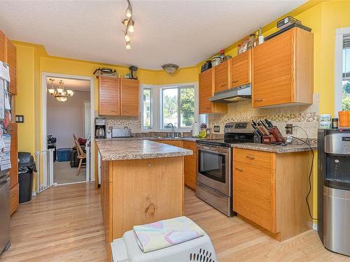 6006 Sunset Rd, Nanaimo, BC - Indoor Photo Showing Kitchen