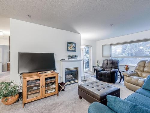 318-1685 Estevan Rd, Nanaimo, BC - Indoor Photo Showing Living Room With Fireplace