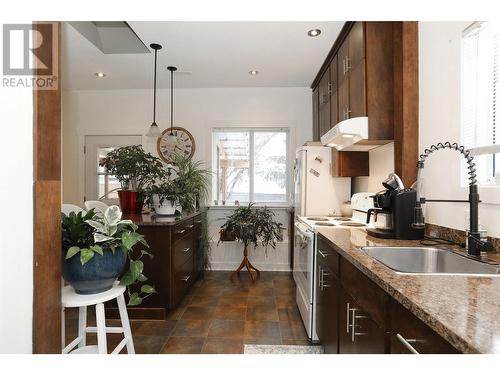 2703 15 Street, Vernon, BC - Indoor Photo Showing Kitchen
