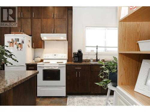2703 15 Street, Vernon, BC - Indoor Photo Showing Kitchen