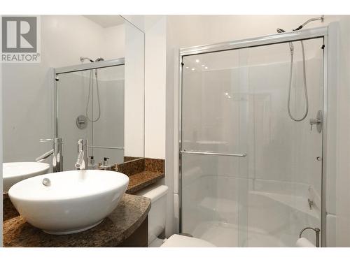 2703 15 Street, Vernon, BC - Indoor Photo Showing Bathroom