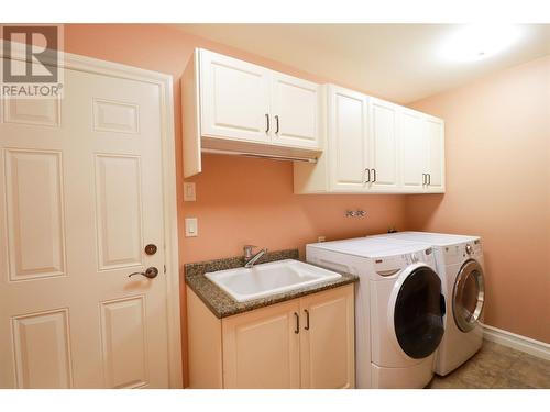 2514 Evergreen Drive, Penticton, BC - Indoor Photo Showing Laundry Room