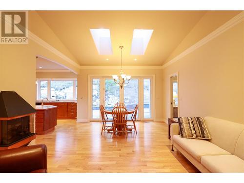 2514 Evergreen Drive, Penticton, BC - Indoor Photo Showing Living Room