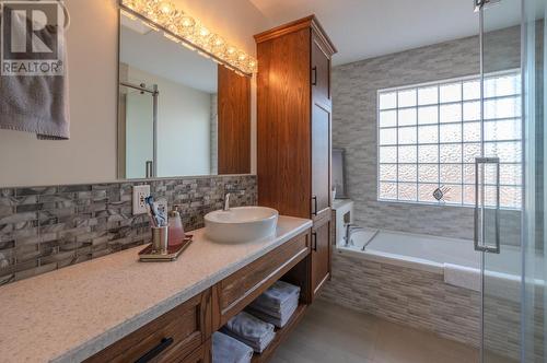 1021 Fleet Road, Penticton, BC - Indoor Photo Showing Bathroom