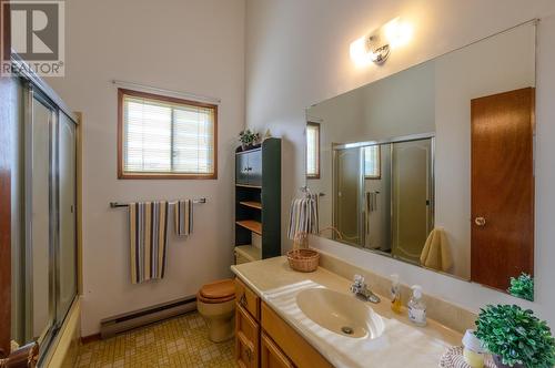 1021 Fleet Road, Penticton, BC - Indoor Photo Showing Bathroom