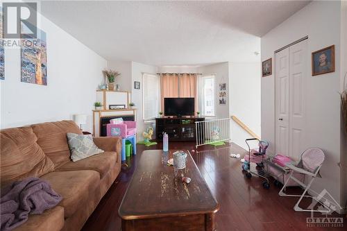 532 Mario Street, Hawkesbury, ON - Indoor Photo Showing Living Room