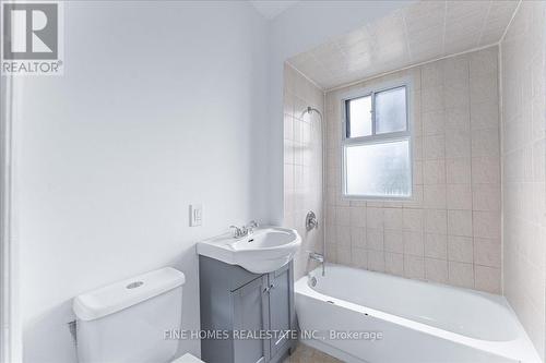 390 Oakwood Ave, Toronto, ON - Indoor Photo Showing Bathroom