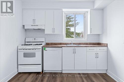 390 Oakwood Ave, Toronto, ON - Indoor Photo Showing Kitchen
