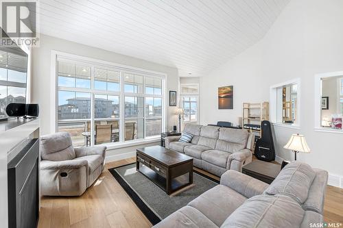 5153 Aviator Crescent, Regina, SK - Indoor Photo Showing Living Room