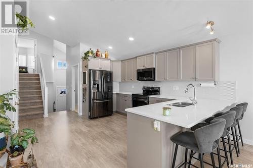 291 Eaton Crescent, Saskatoon, SK - Indoor Photo Showing Kitchen With Double Sink
