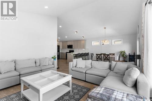 291 Eaton Crescent, Saskatoon, SK - Indoor Photo Showing Living Room