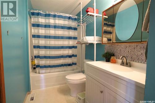 2496 Hamelin Street, North Battleford, SK - Indoor Photo Showing Bathroom