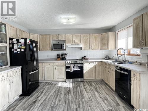306 Woodman Avenue, Meadow Lake, SK - Indoor Photo Showing Kitchen With Stainless Steel Kitchen