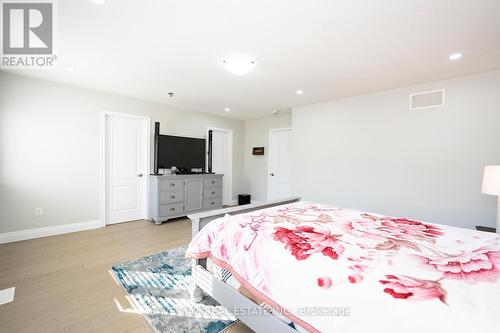 44 Mullholland Ave, Cambridge, ON - Indoor Photo Showing Bedroom