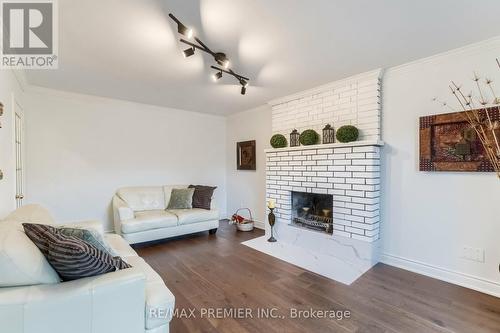 31 Stock Court, Cambridge, ON - Indoor Photo Showing Living Room With Fireplace