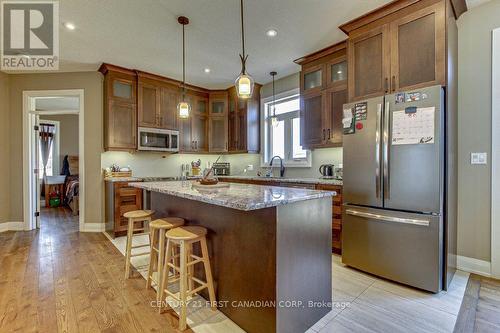 34366 Denfield Rd, Lucan Biddulph, ON - Indoor Photo Showing Kitchen With Upgraded Kitchen