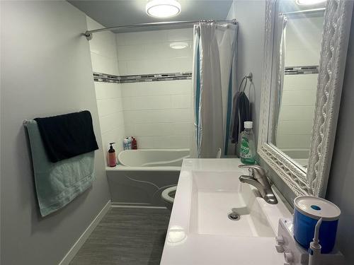 109-4101 Alexis Park Drive, Vernon, BC - Indoor Photo Showing Bathroom