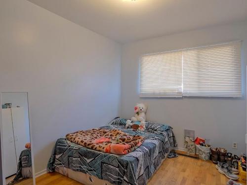 401 Meikle Avenue, Kelowna, BC - Indoor Photo Showing Bedroom