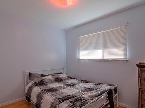 401 Meikle Avenue, Kelowna, BC - Indoor Photo Showing Bedroom