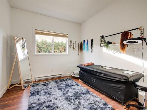 1374 Mcinnes Avenue, Kelowna, BC - Indoor Photo Showing Other Room