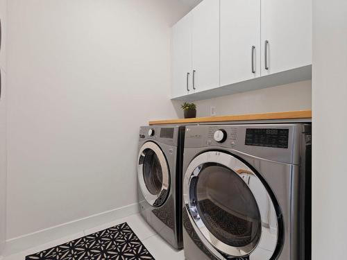 2890 Outlook Way, Naramata, BC - Indoor Photo Showing Laundry Room