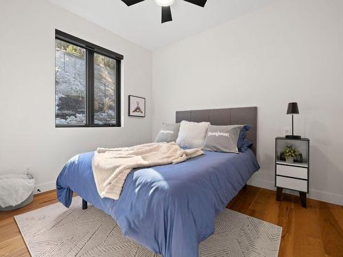 2890 Outlook Way, Naramata, BC - Indoor Photo Showing Bedroom