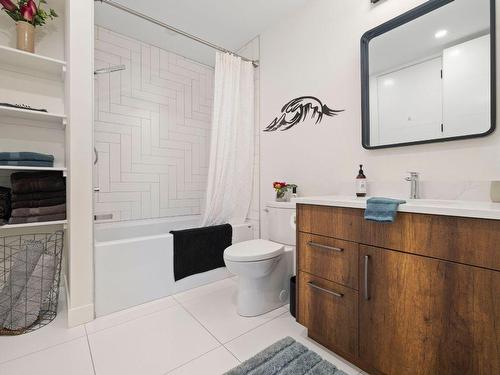 2890 Outlook Way, Naramata, BC - Indoor Photo Showing Bathroom