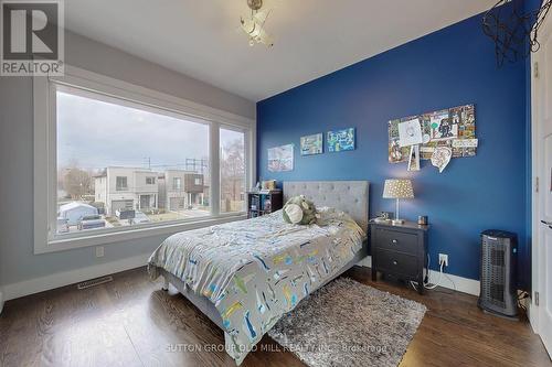 1086 Gardner Avenue, Mississauga, ON - Indoor Photo Showing Bedroom