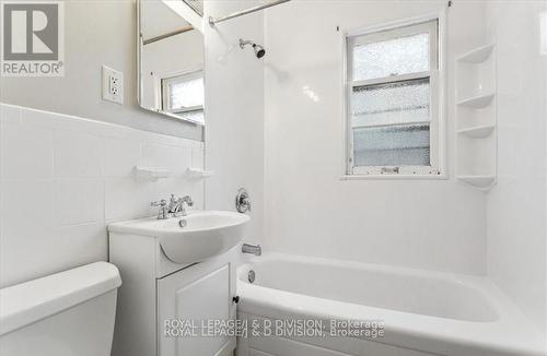 2432 First Street, Burlington, ON - Indoor Photo Showing Bathroom