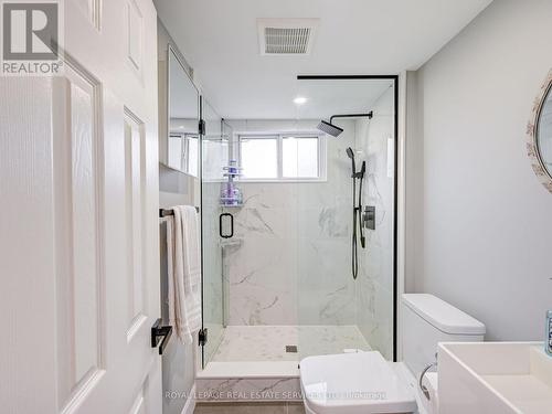 35 Peru Rd, Milton, ON - Indoor Photo Showing Bathroom