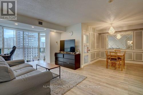 #811 -285 Enfield Pl, Mississauga, ON - Indoor Photo Showing Living Room